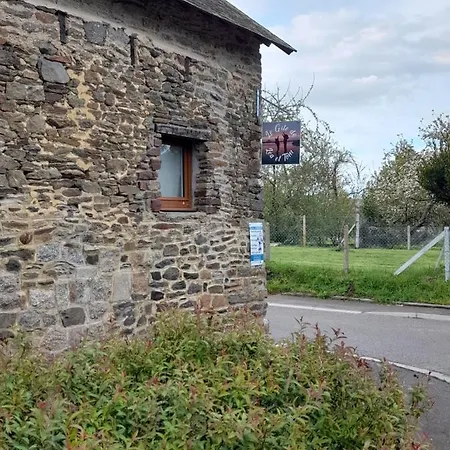 Chaleureux Avec Poele A Granules Ferienhaus