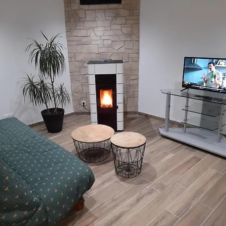 Chaleureux Avec Poele A Granules Tanis